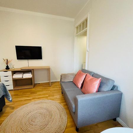 Your Chic Vibrant Airbnb Helsinki Exterior photo